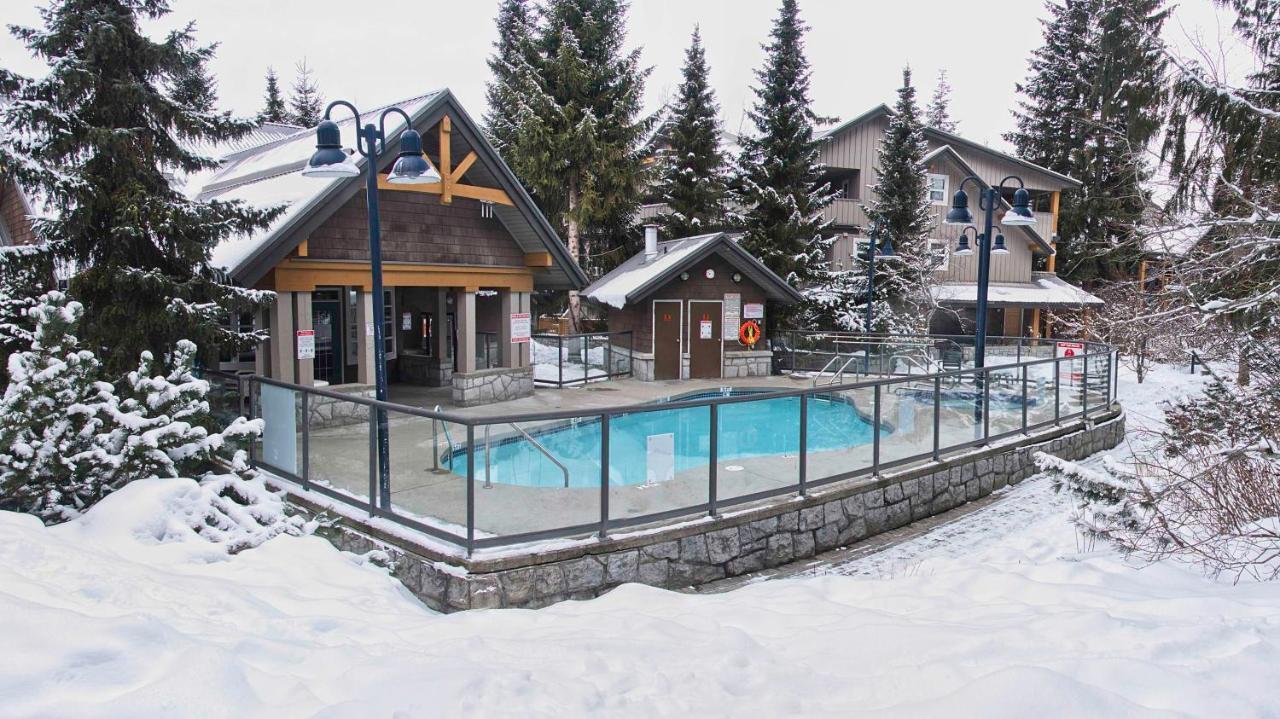 Comfortable Townhouse In Whistler Village W Hot Tub Exterior foto